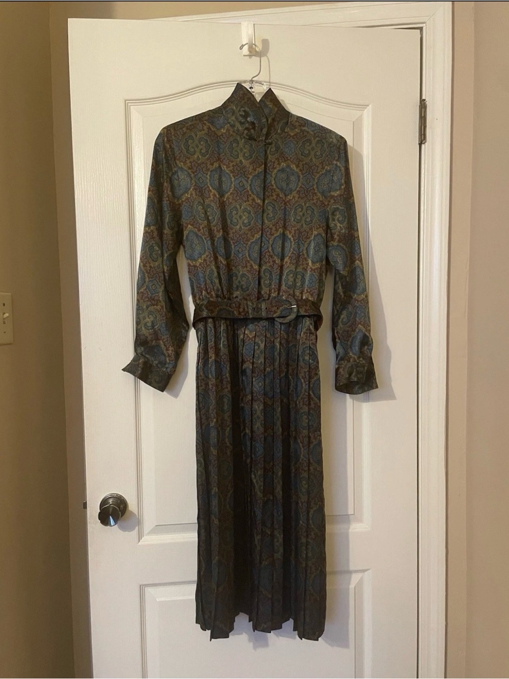Vintage Talbots Paisley Satin Finish Pleated Midi Dress Belted Blue Petite 10 - Picture 2 of 11